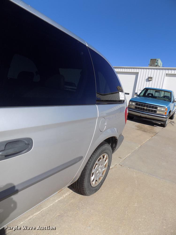image for item DE7626 2002 Chrysler Voyager van