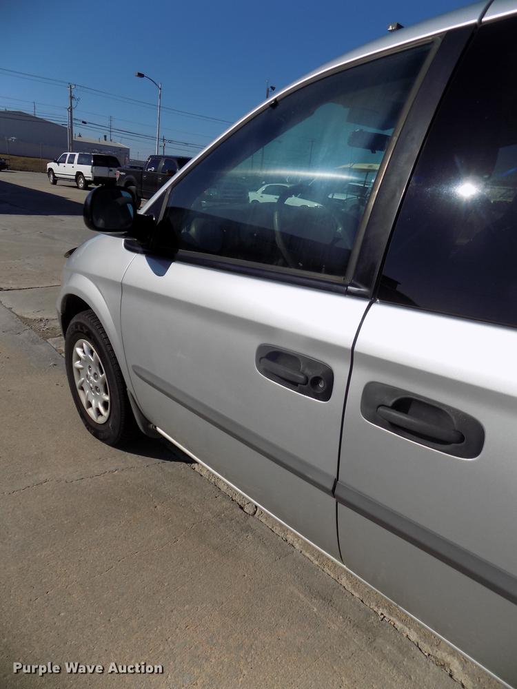 image for item DE7626 2002 Chrysler Voyager van
