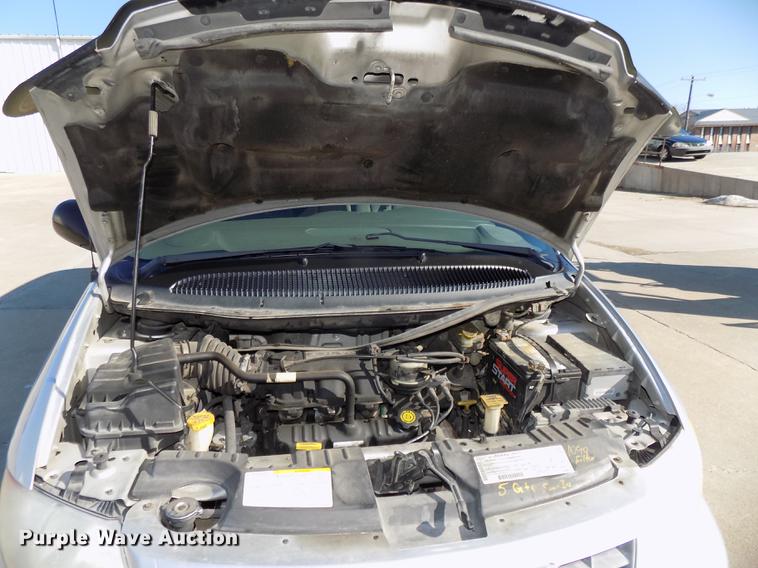 image for item DE7626 2002 Chrysler Voyager van