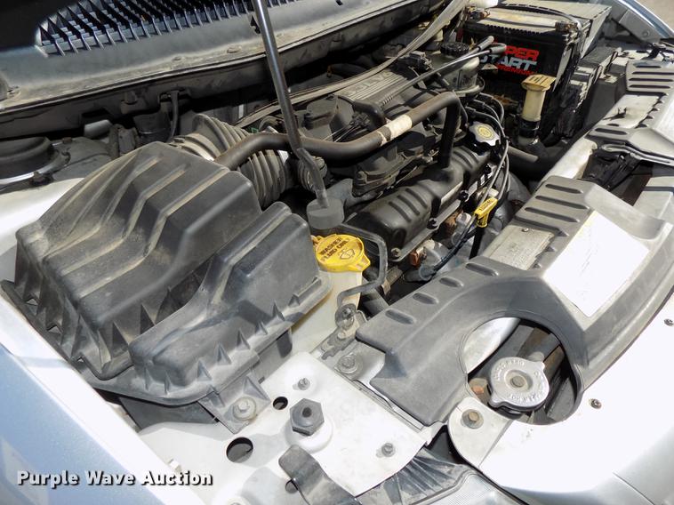 image for item DE7626 2002 Chrysler Voyager van