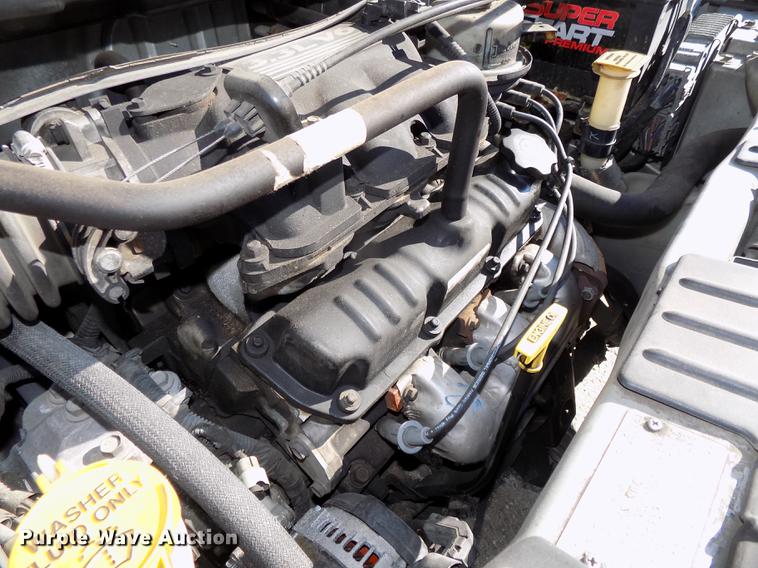 image for item DE7626 2002 Chrysler Voyager van