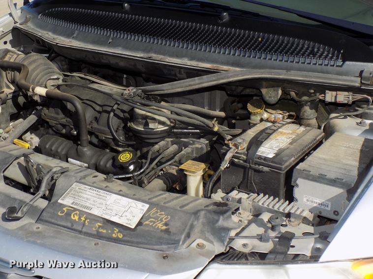 image for item DE7626 2002 Chrysler Voyager van