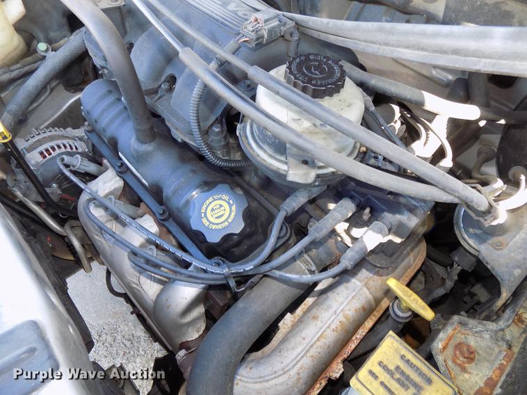 image for item DE7626 2002 Chrysler Voyager van