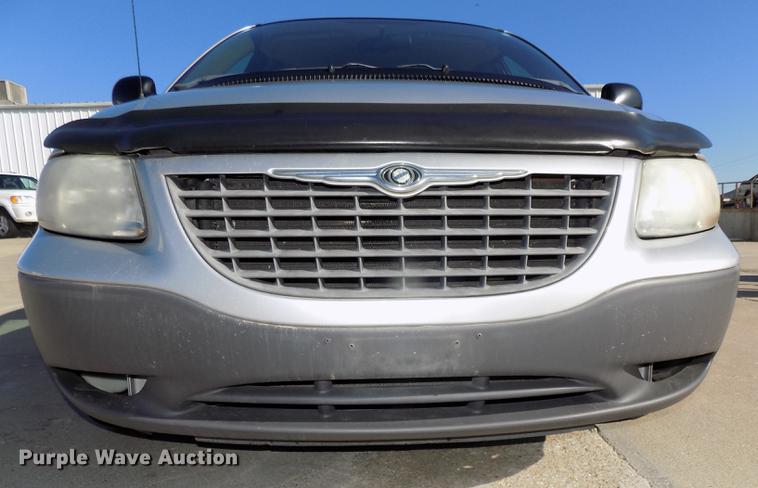 image for item DE7626 2002 Chrysler Voyager van