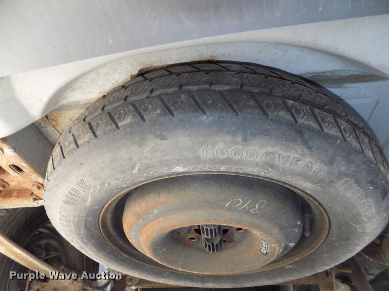 image for item DE7626 2002 Chrysler Voyager van