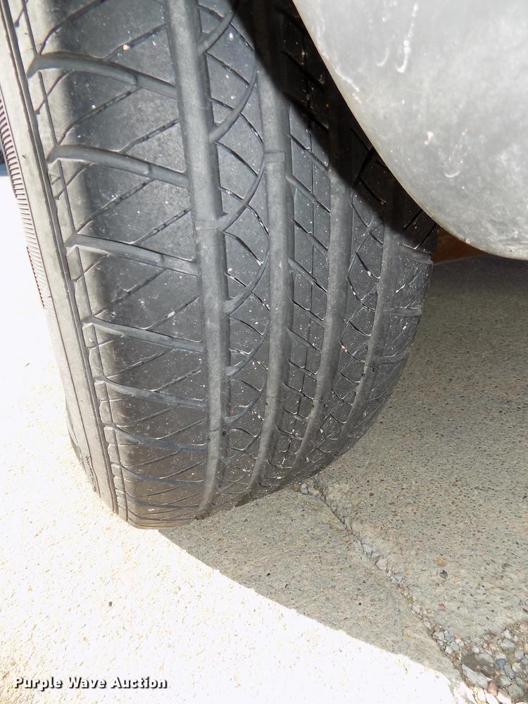 image for item DE7626 2002 Chrysler Voyager van