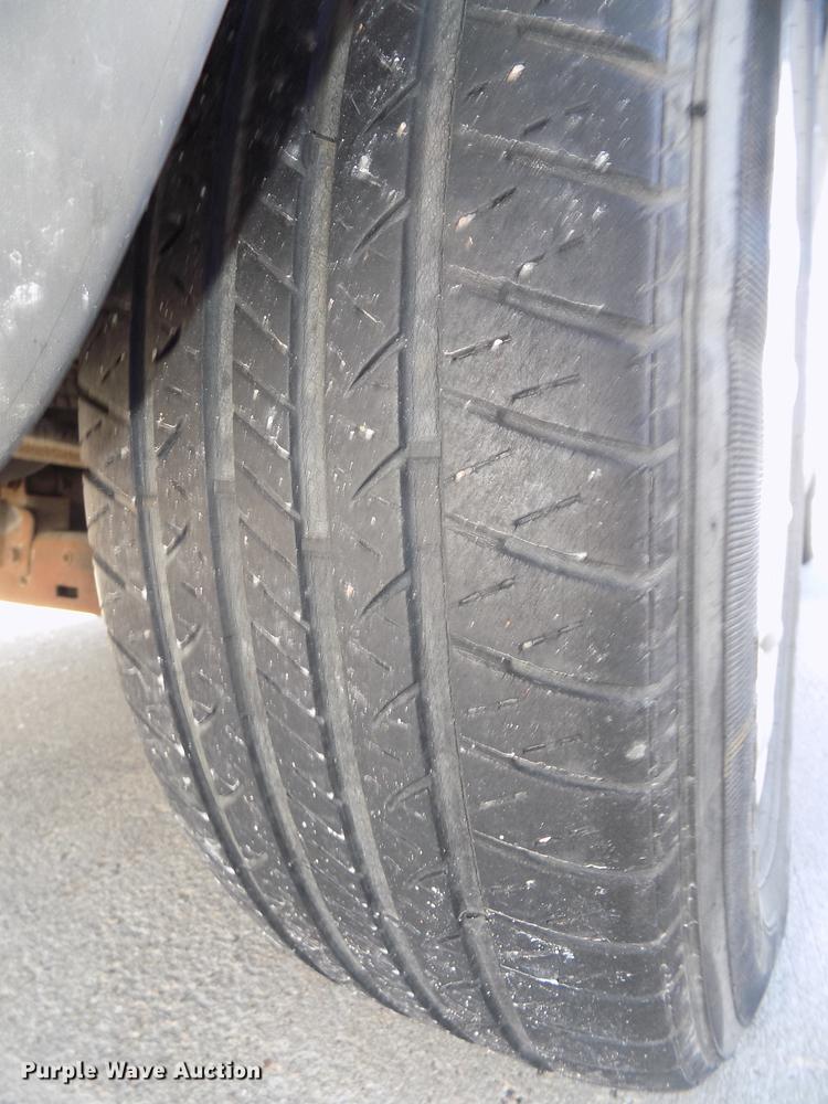 image for item DE7626 2002 Chrysler Voyager van