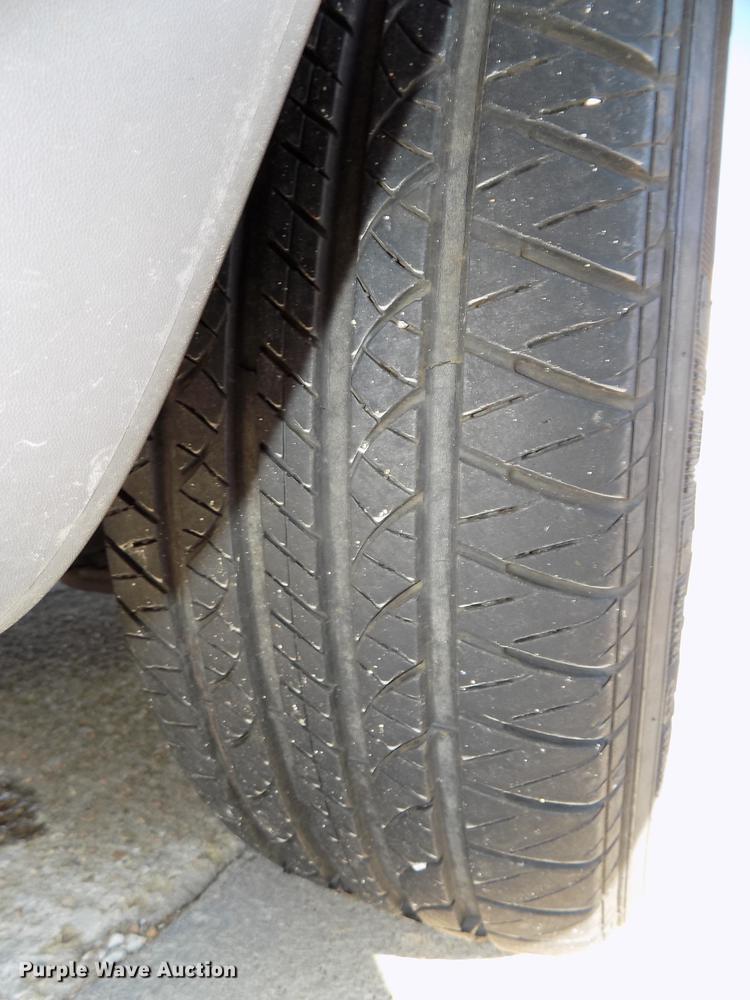 image for item DE7626 2002 Chrysler Voyager van