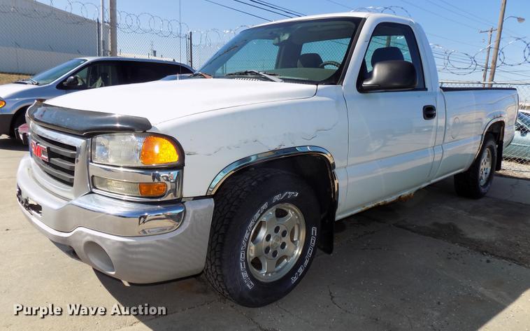 image for item DE7633 2004 GMC Sierra 1500 pickup truck