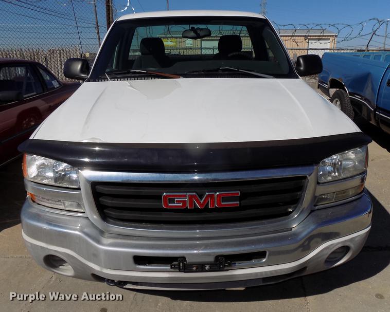 image for item DE7633 2004 GMC Sierra 1500 pickup truck