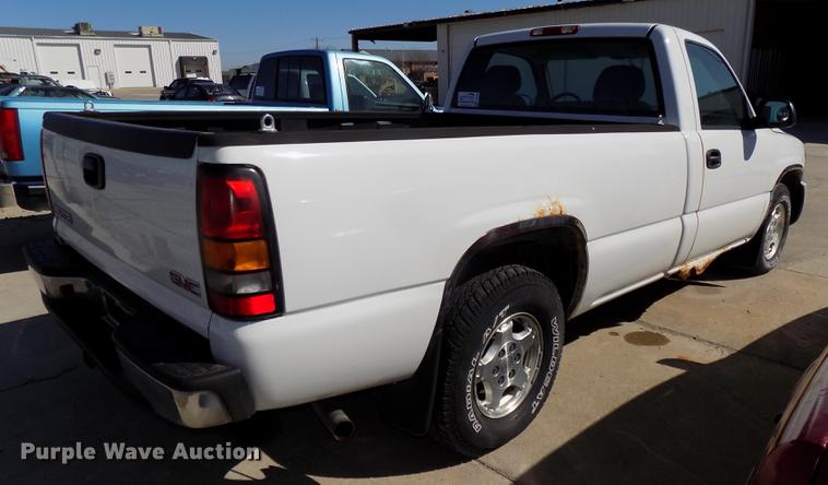 image for item DE7633 2004 GMC Sierra 1500 pickup truck