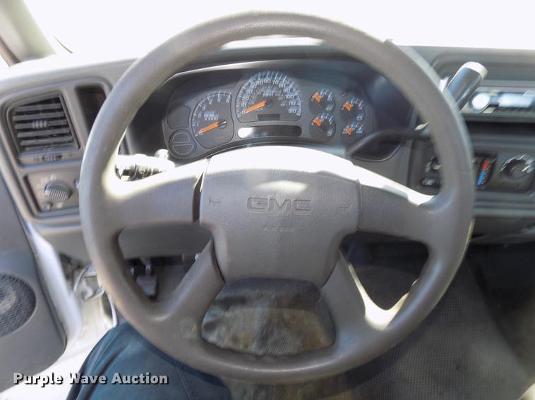 image for item DE7633 2004 GMC Sierra 1500 pickup truck