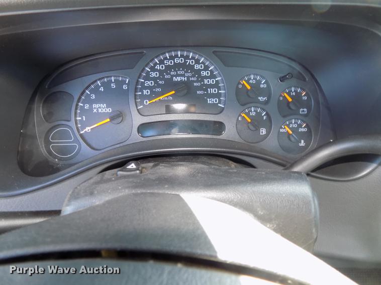 image for item DE7633 2004 GMC Sierra 1500 pickup truck