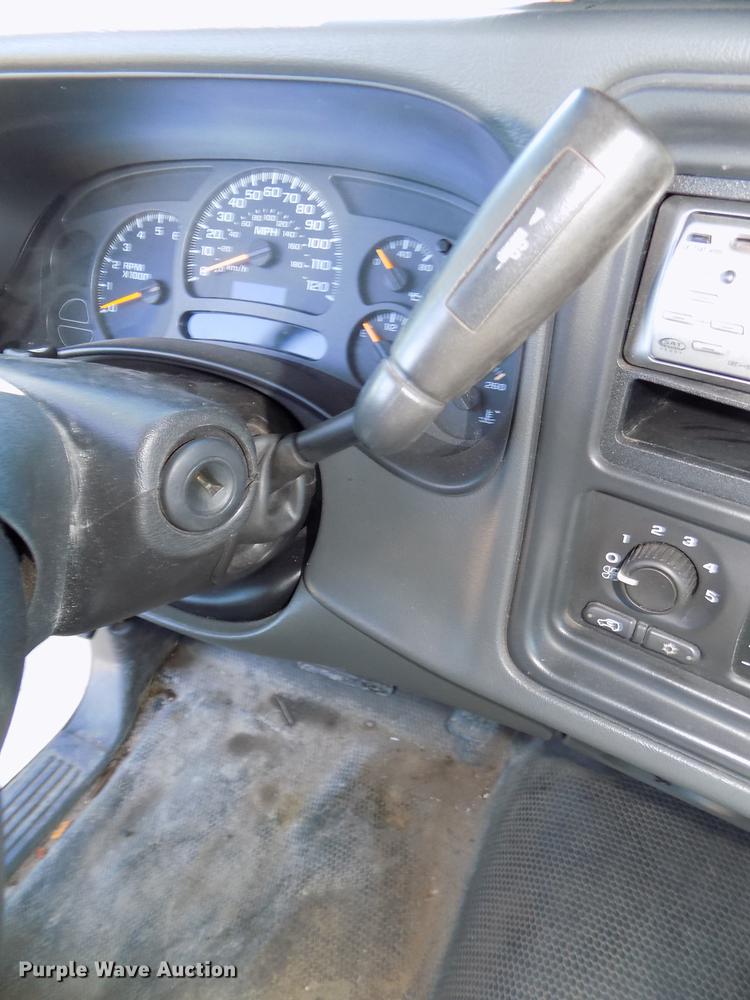 image for item DE7633 2004 GMC Sierra 1500 pickup truck