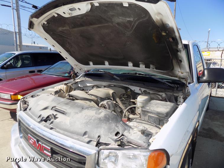 image for item DE7633 2004 GMC Sierra 1500 pickup truck