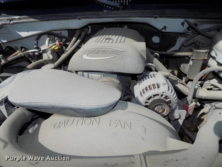 image for item DE7633 2004 GMC Sierra 1500 pickup truck