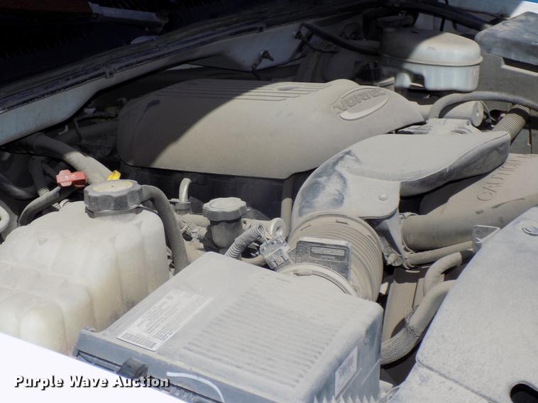 image for item DE7633 2004 GMC Sierra 1500 pickup truck