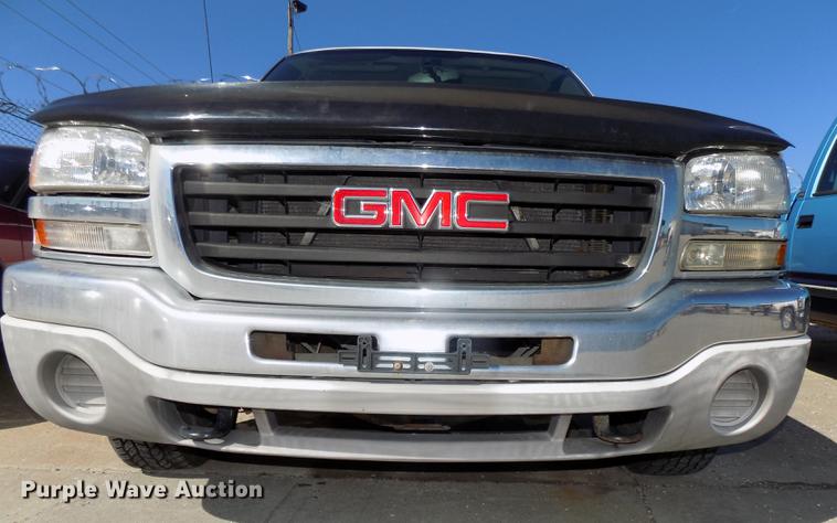 image for item DE7633 2004 GMC Sierra 1500 pickup truck