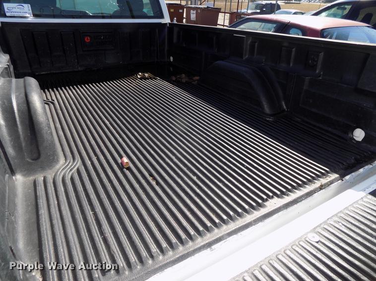 image for item DE7633 2004 GMC Sierra 1500 pickup truck