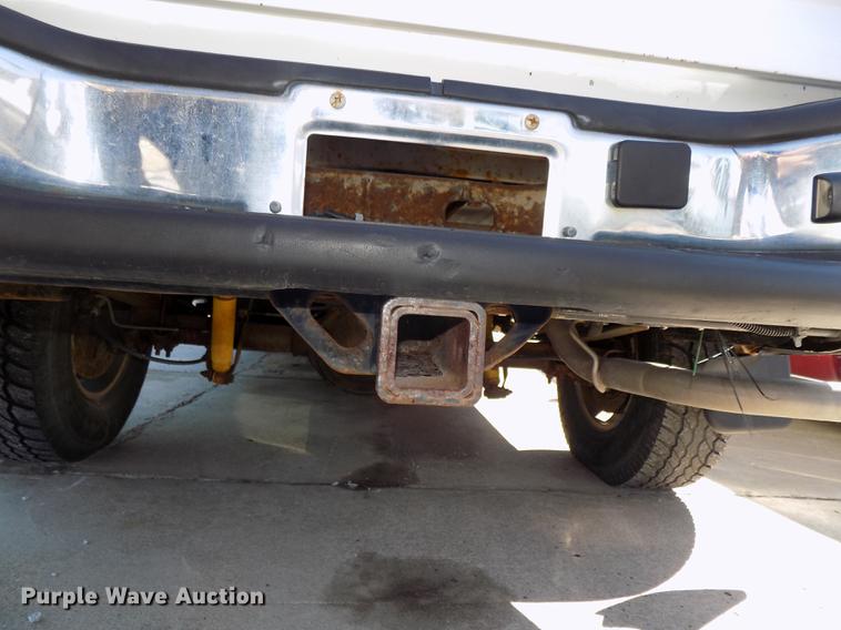 image for item DE7633 2004 GMC Sierra 1500 pickup truck