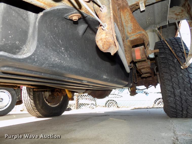 image for item DE7633 2004 GMC Sierra 1500 pickup truck