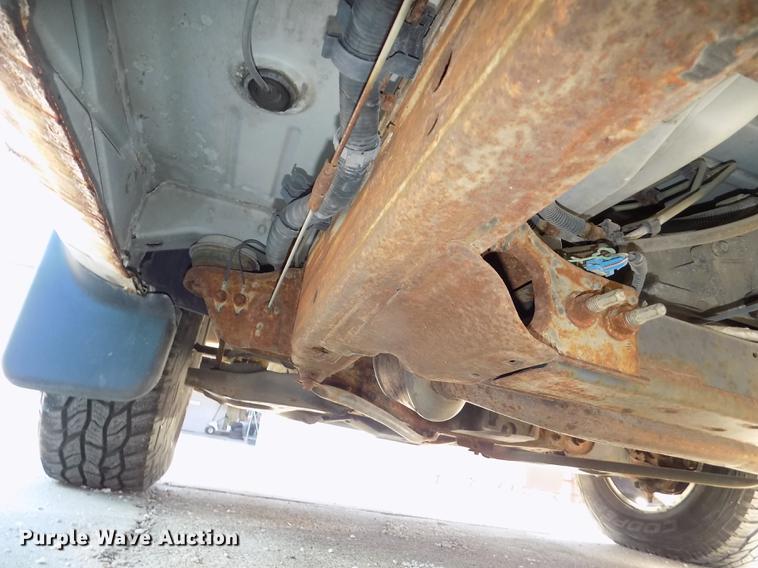 image for item DE7633 2004 GMC Sierra 1500 pickup truck