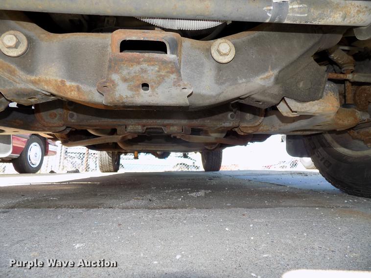 image for item DE7633 2004 GMC Sierra 1500 pickup truck