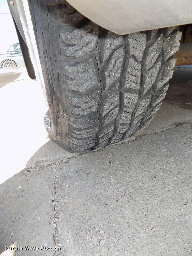 image for item DE7633 2004 GMC Sierra 1500 pickup truck