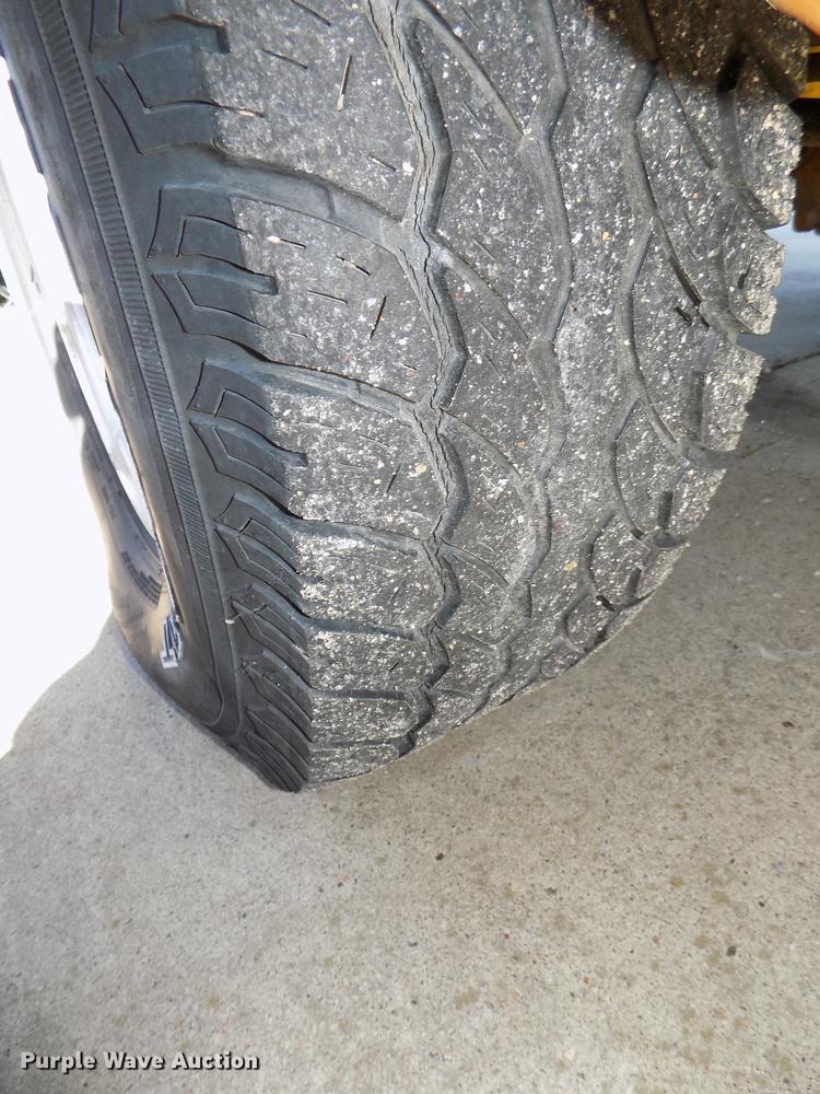 image for item DE7633 2004 GMC Sierra 1500 pickup truck