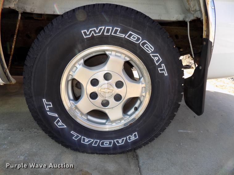 image for item DE7633 2004 GMC Sierra 1500 pickup truck