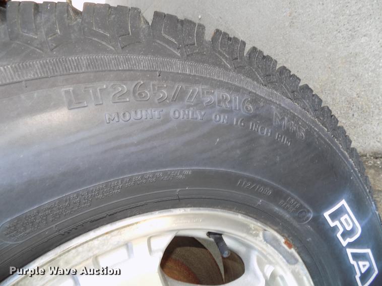 image for item DE7633 2004 GMC Sierra 1500 pickup truck