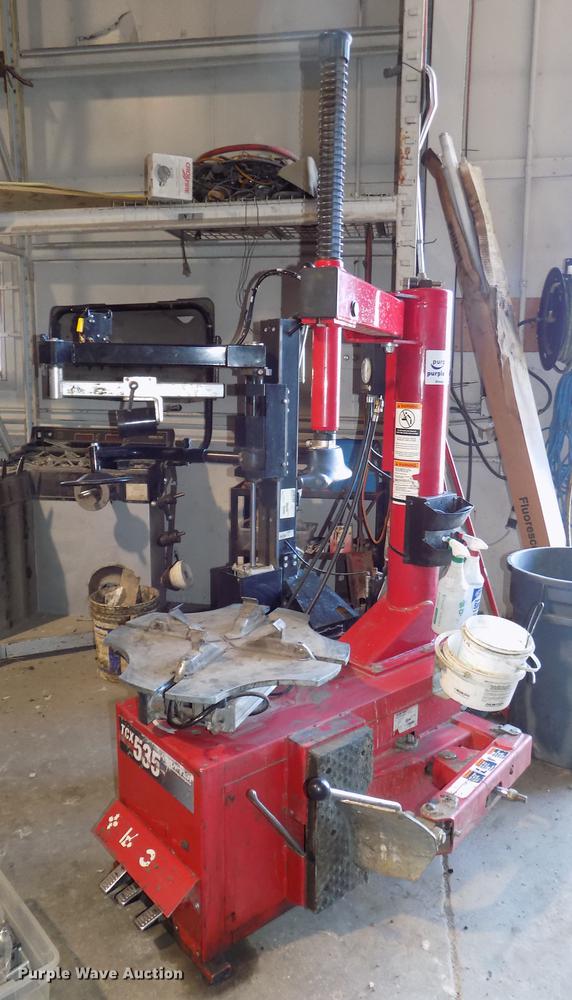 image for item DE7638 2011 Hunter TCX535E tire machine