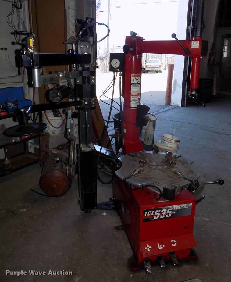 image for item DE7638 2011 Hunter TCX535E tire machine