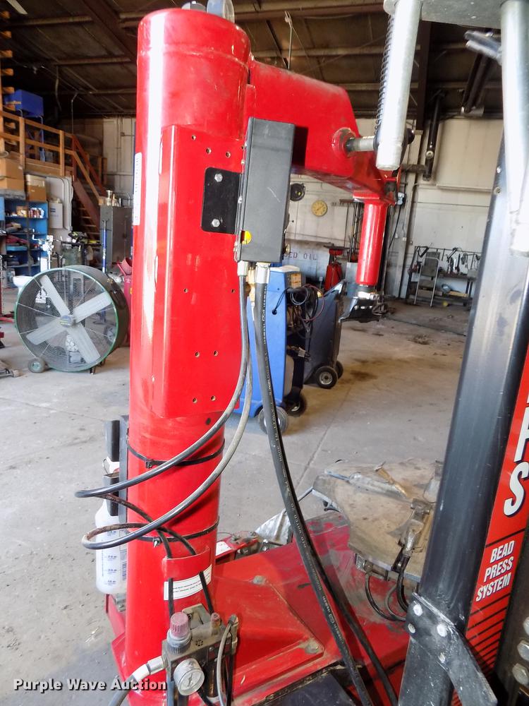 image for item DE7638 2011 Hunter TCX535E tire machine