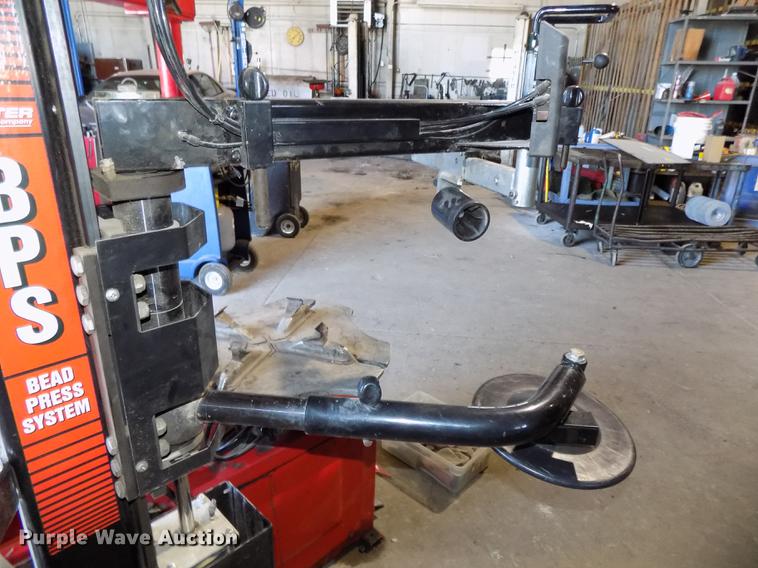 image for item DE7638 2011 Hunter TCX535E tire machine