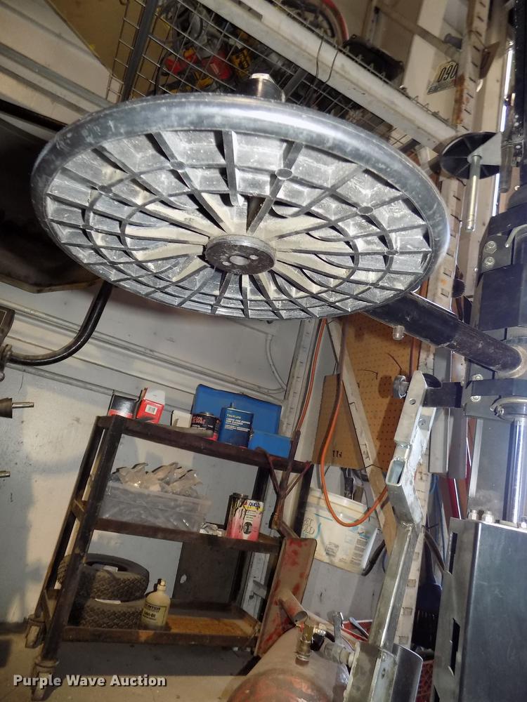 image for item DE7638 2011 Hunter TCX535E tire machine