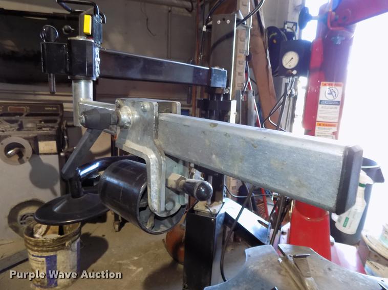 image for item DE7638 2011 Hunter TCX535E tire machine