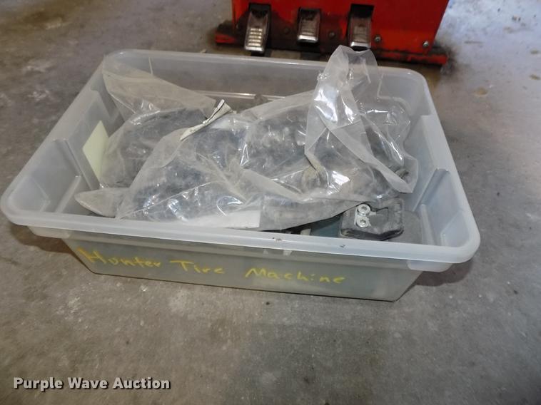 image for item DE7638 2011 Hunter TCX535E tire machine