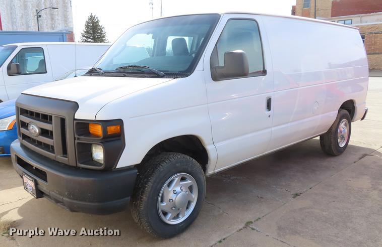 image for item DF1351 2010 Ford E150 van
