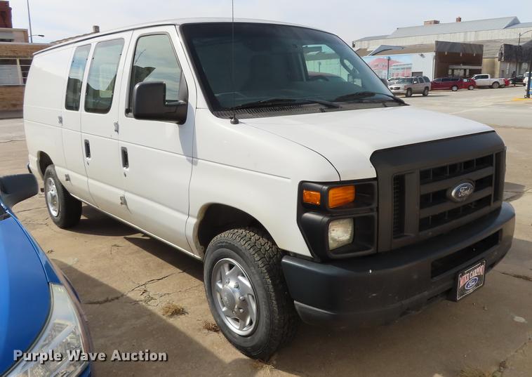 image for item DF1351 2010 Ford E150 van