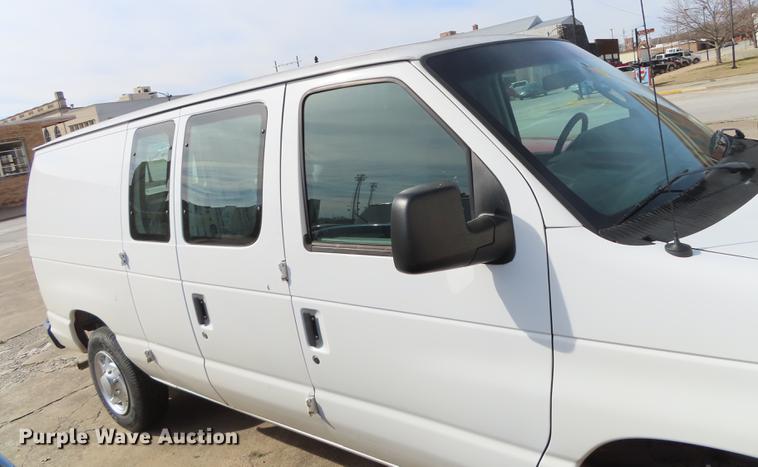 image for item DF1351 2010 Ford E150 van
