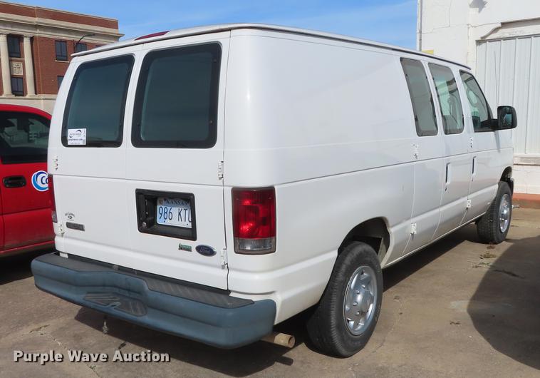 image for item DF1351 2010 Ford E150 van