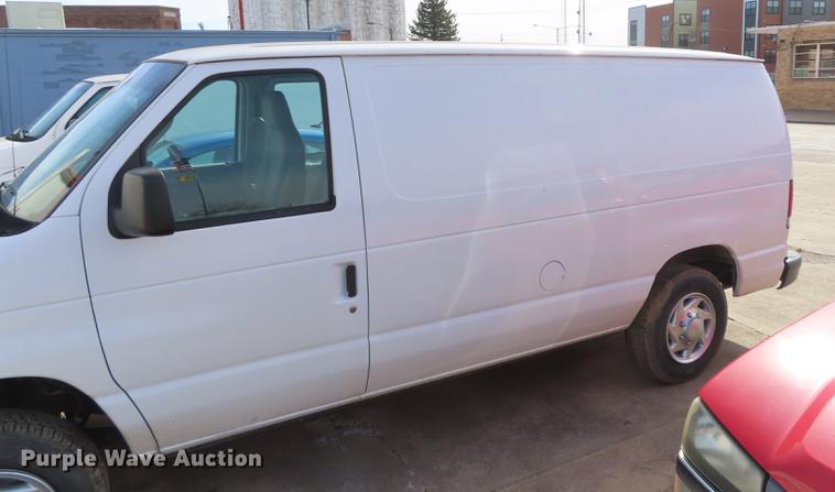 image for item DF1351 2010 Ford E150 van