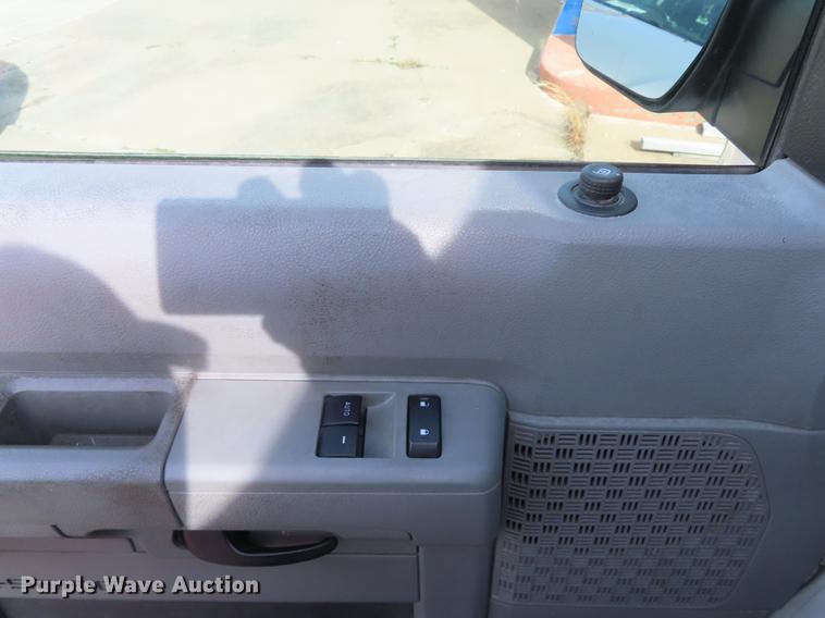 image for item DF1351 2010 Ford E150 van