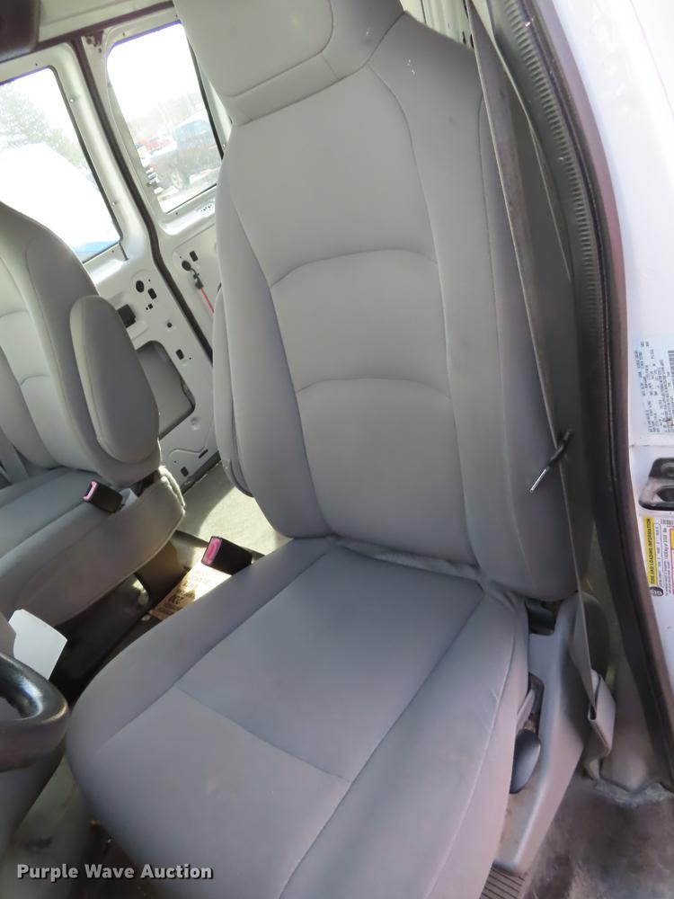 image for item DF1351 2010 Ford E150 van