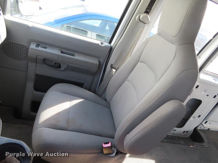 image for item DF1351 2010 Ford E150 van