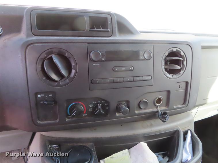 image for item DF1351 2010 Ford E150 van