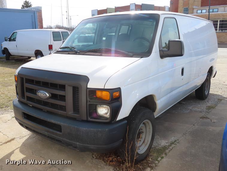 image for item DF1352 2010 Ford E150 van