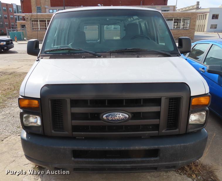 image for item DF1352 2010 Ford E150 van
