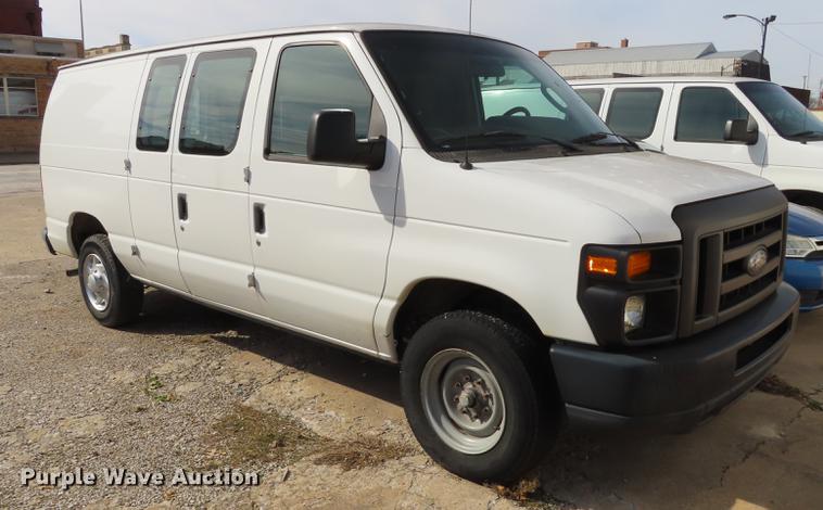 image for item DF1352 2010 Ford E150 van